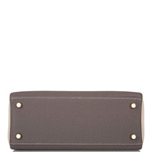 画像をギャラリービューアに読み込む, 【新品】エルメス ケリー ルトゥールヌ 25 |ホースシュー スタンプ (HSS)、バイカラー: エタンとクレイ、トゴ レザー、ブラッシュド ゴールド ハードウェア