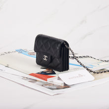 将图片加载到图库查看器中， [NEW] Chanel Classic Flap Card Holder With Chain | Caviar &amp; Silver-Tone Metal
