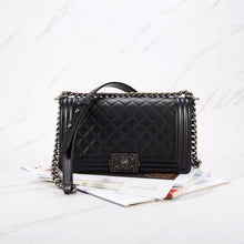 Muatkan imej ke dalam penonton Galeri, [Open Box] Chanel Boy | Caviar &amp; Ruthenium-Finish Metal
