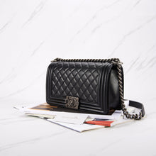 Muatkan imej ke dalam penonton Galeri, [Open Box] Chanel Boy | Caviar &amp; Ruthenium-Finish Metal
