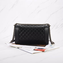 Muatkan imej ke dalam penonton Galeri, [Open Box] Chanel Boy | Caviar &amp; Ruthenium-Finish Metal
