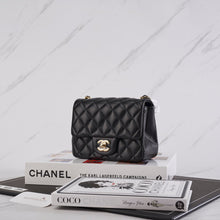 Muatkan imej ke dalam penonton Galeri, [NEW] Chanel Mini Square Flap Bag | Lambskin Black &amp; Gold-Tone Metal
