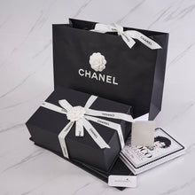Muatkan imej ke dalam penonton Galeri, [NEW] Chanel Mini Square Flap Bag | Lambskin Black &amp; Gold-Tone Metal
