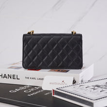 将图片加载到图库查看器中， [NEW] Chanel 23S Wallets On Chain with Small Bag Charm | Grain Shiny Calfskin Black &amp; Gold-Tone Metal

