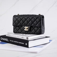 将图片加载到图库查看器中， [NEW] Chanel Mini Rectangular Flap Bag | Lambskin Black &amp; Gold-Tone Metal
