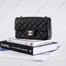 Muatkan imej ke dalam penonton Galeri, [NEW] Chanel Mini Rectangular Flap Bag | Lambskin Black &amp; Gold-Tone Metal
