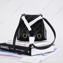 将图片加载到图库查看器中， [NEW] Chanel 23P Small Backpack | Grained Shiny Calfskin Black &amp; Gold-Tone Metal
