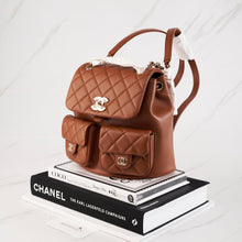 画像をギャラリービューアに読み込む, [NEW] Chanel 23A Small Backpack | Calfskin Brown &amp; Gold-Tone Metal
