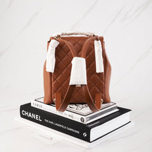 將圖片加載到圖庫查看器中， [NEW] Chanel 23A Small Backpack | Calfskin Brown &amp; Gold-Tone Metal
