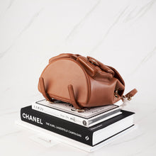 將圖片加載到圖庫查看器中， [NEW] Chanel 23A Small Backpack | Calfskin Brown &amp; Gold-Tone Metal
