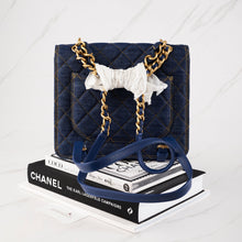 将图片加载到图库查看器中， [NEW] Chanel 23S Backpack | Denim Blue , Gold and Ruthenium Hardware
