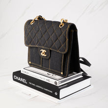 将图片加载到图库查看器中， [NEW] Chanel 23S Backpack | Denim Black , Gold and Ruthenium Hardware
