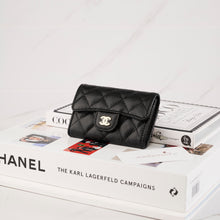 Muatkan imej ke dalam penonton Galeri, [NEW] Chanel Classic Flap Card Holder | Grained Calfskin &amp; Gold-Tone Metal Black

