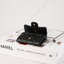 将图片加载到图库查看器中， [NEW] Chanel Classic Flap Card Holder | Grained Calfskin &amp; Gold-Tone Metal Black
