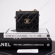 将图片加载到图库查看器中， [NEW] Chanel Trendy CC Clutch with Chain | Lambskin Black &amp; Gold-Tone Metal
