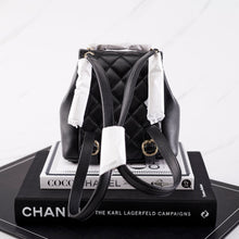 將圖片加載到圖庫查看器中， [NEW] Chanel 23A Small Backpack | Calfskin Black &amp; Gold-Tone Metal
