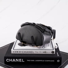 画像をギャラリービューアに読み込む, [NEW] Chanel 23A Small Backpack | Calfskin Black &amp; Gold-Tone Metal
