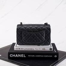 将图片加载到图库查看器中， [NEW] Chanel Mini Rectangular Flap Bag | Lambskin So Black &amp; Black Metal
