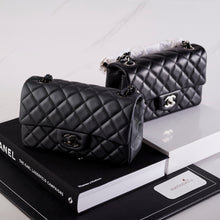 将图片加载到图库查看器中， [NEW] Chanel Mini Rectangular Flap Bag | Lambskin So Black &amp; Black Metal
