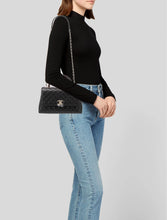 将图片加载到图库查看器中， [NEW] Chanel Flap Bag With Top Handle (Small Coco Handle) | Grained Calfskin Black &amp; Gold-Tone Metal
