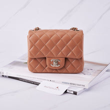 将图片加载到图库查看器中， [NEW] Chanel Mini Flap Bag | Lambskin &amp; Silver-Tone Light Brown
