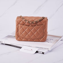 Muatkan imej ke dalam penonton Galeri, [NEW] Chanel Mini Flap Bag | Lambskin &amp; Silver-Tone Light Brown
