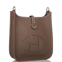 將圖片加載到圖庫查看器中， [New] Hermès Etoupe Clemence Evelyne TPM Bag Palladium Hardware
