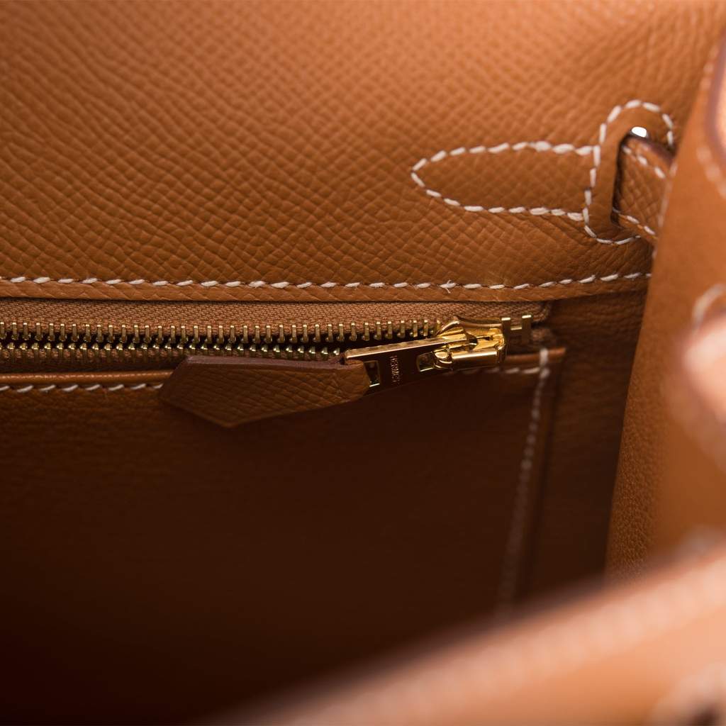 A GOLD EPSOM LEATHER SELLIER KELLY 25 WITH GOLD HARDWARE, HERMÈS