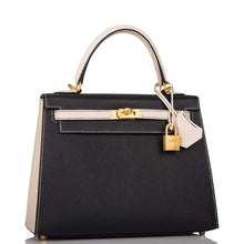 Load image into Gallery viewer, [NEW] Hermès Kelly Sellier 25 | Horseshoe Stamp (HSS), Bi-Color: Noir and Craie, Epsom Leather, Brushed Gold Hardware

