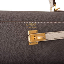 Load image into Gallery viewer, [NEW] Hermès Kelly Retourne 25 | Horseshoe Stamp (HSS), Bi-Color: Etain and Craie, Togo Leather, Brushed Gold Hardware
