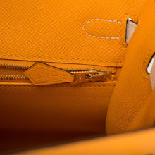 Load image into Gallery viewer, [NEW] Hermès Kelly Sellier 25 | Horseshoe Stamp (HSS), Bi-Color Jaune d&#39;Or and Craie, Epsom Leather, Brushed Gold Hardware
