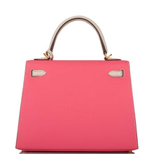Load image into Gallery viewer, [NEW] Hermès Kelly Sellier 25 | Horseshoe Stamp (HSS), Bi-Color: Rose Azalee and Craie, Epsom Leather, Brushed Gold Hardware
