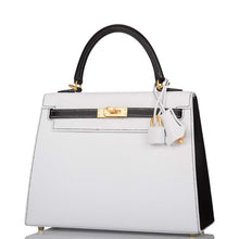 Load image into Gallery viewer, [NEW] Hermès Kelly Sellier 25 | Horseshoe Stamp (HSS), Bi-Color: Blanc and Noir, Epsom Leather, Brushed Gold Hardware
