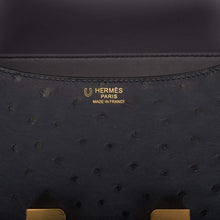 Muatkan imej ke dalam penonton Galeri, [New] Hermès Horseshoe Stamp (HSS) Bleu Ingido Verso Ostrich Constance 24cm Gold Hardware
