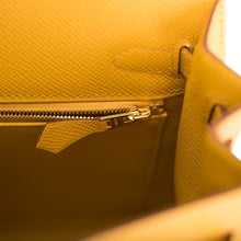 Muatkan imej ke dalam penonton Galeri, [NEW] Hermès Kelly Sellier 25 | Jaune Ambre, Epsom Leather, Gold Hardware
