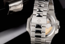 Load image into Gallery viewer, [NEW] Patek Philippe Nautilus 5711/1A-010
