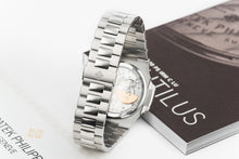 Load image into Gallery viewer, [NEW] Patek Philippe Nautilus 5712/1A-001
