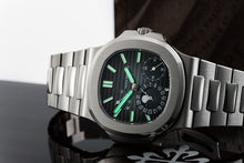 Load image into Gallery viewer, [NEW] Patek Philippe Nautilus 5712/1A-001
