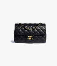 将图片加载到图库查看器中， [NEW] Chanel Mini Rectangular Flap Bag | Lambskin Black &amp; Gold-Tone Metal
