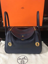 Load image into Gallery viewer, [New] Hermès Lindy 26 | Bleu Nuit, Taurillon Clemence Leather, Gold Hardware
