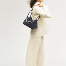 Load image into Gallery viewer, [New] Hermès Lindy 26 | Bleu Nuit, Taurillon Clemence Leather, Gold Hardware
